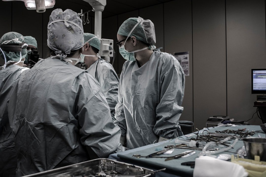 medical-professionals-working-u4fycp3-kzy